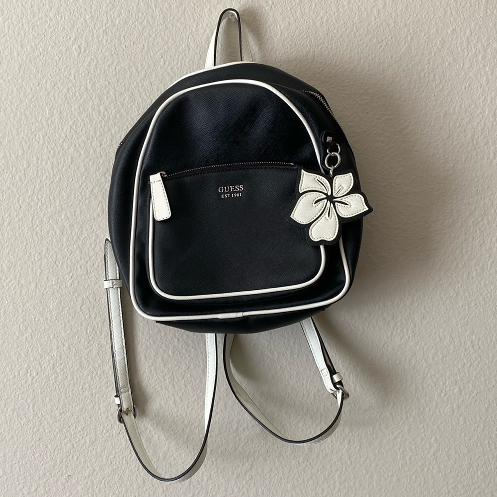 Guess backpack with adjustable straps